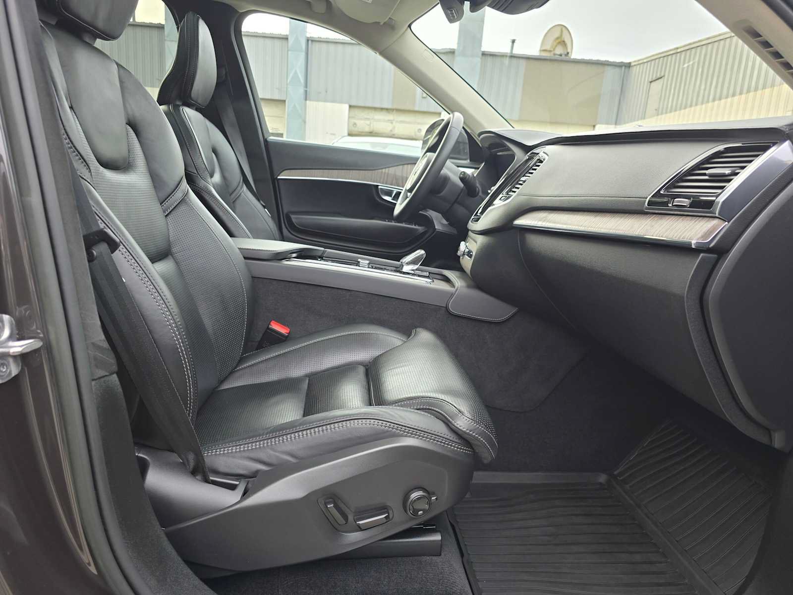 Used 2023 Volvo XC90 T8 Ultimate AWD/4WD image 10