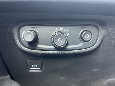 Used 2024 GMC Terrain SLT image 24