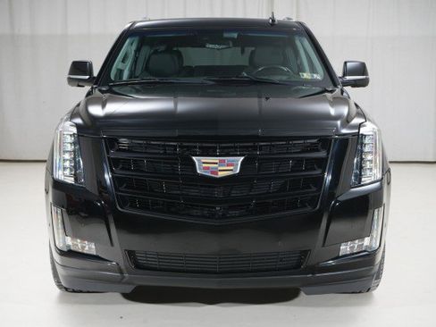 Used 2019 Cadillac Escalade Luxury w/ Escalade Sport Edition image 7