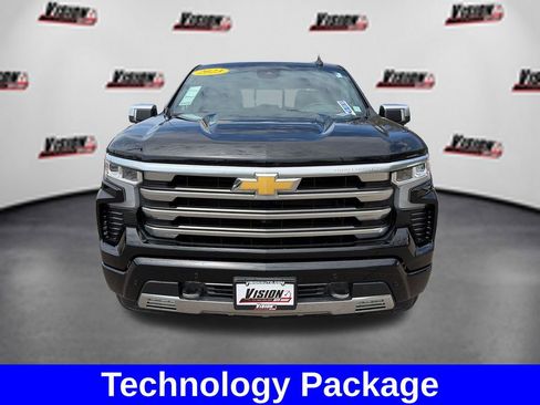 Used 2023 Chevrolet Silverado 1500 High Country w/ High Country Premium Package AWD/4WD image 3