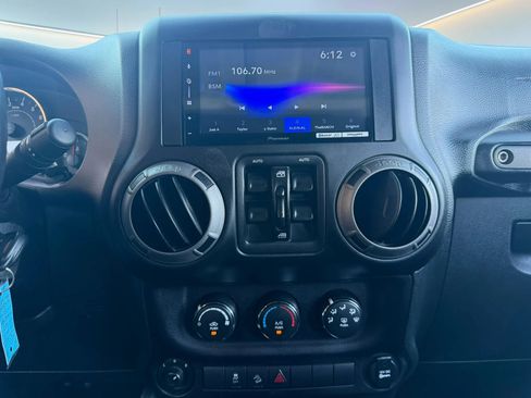 Used 2017 Jeep Wrangler Unlimited Sport AWD/4WD image 14