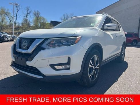 Used 2017 Nissan Rogue SL w/ SL Premium Package image 1