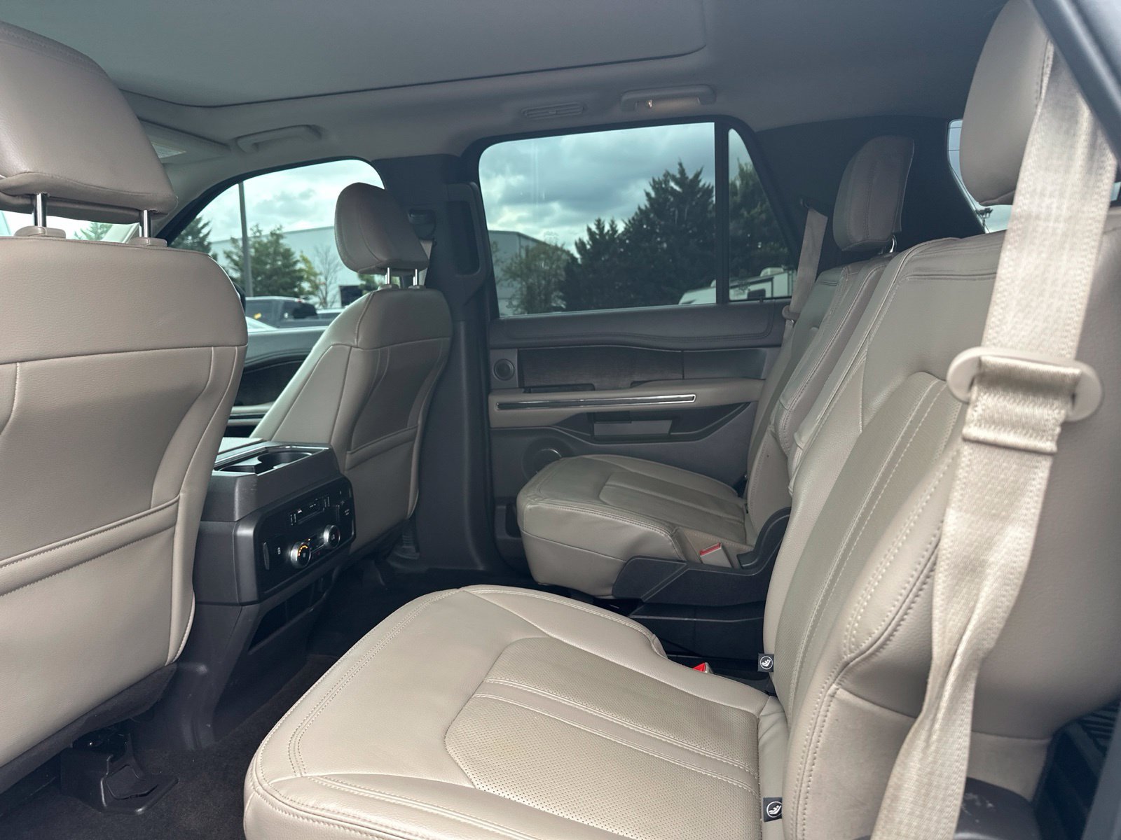 Used 2021 Ford Expedition Limited RWD image 9