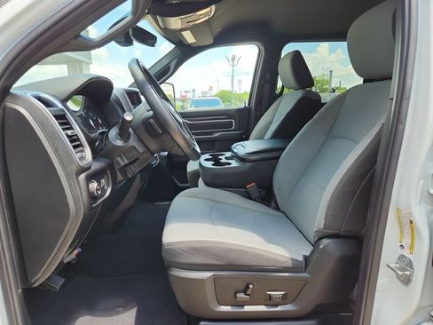 Used 2024 RAM 2500 Big Horn AWD/4WD image 3