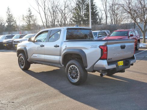 Certified 2025 Toyota Tacoma TRD Off-Road image 6