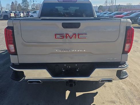 New 2026 GMC Sierra 1500 SLE w/ X31 Off-Road Package AWD/4WD image 12