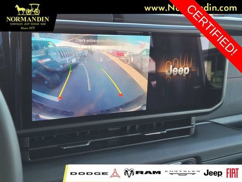 Certified 2025 Jeep Wrangler Unlimited Rubicon w/ Convenience Group AWD/4WD image 10