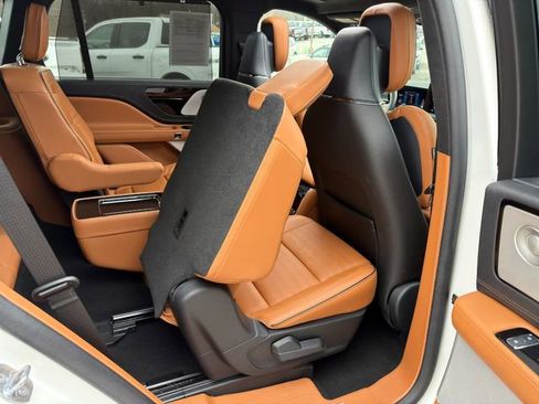 Used 2025 Lincoln Aviator Black Label image 12