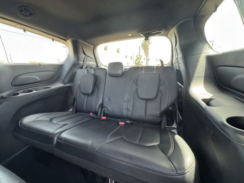 Used 2019 Chrysler Pacifica Touring-L w/ S Appearance Package FWD image 27