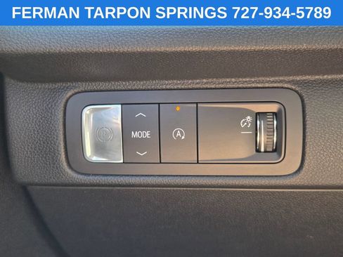 Used 2025 Chevrolet Traverse LT FWD image 25