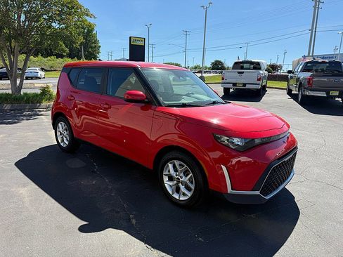 Used 2024 Kia Soul LX w/ Option Group 015 FWD image 5