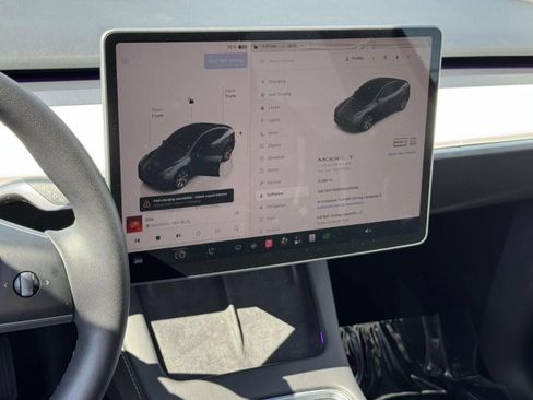 Used 2023 Tesla Model Y Long Range AWD/4WD image 10