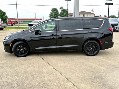 Used 2025 Chrysler Pacifica Select FWD image 6
