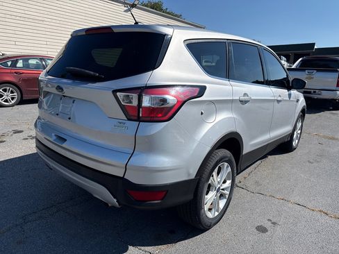 Used 2017 Ford Escape SE FWD image 6
