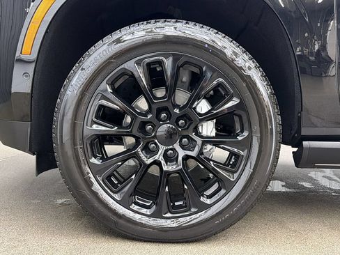 Used 2026 GMC Yukon Denali w/ Denali Reserve Package AWD/4WD image 9