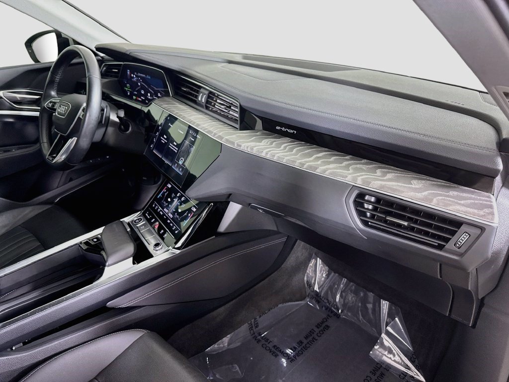 Used 2022 Audi e-tron Premium Plus w/ Premium Plus Package AWD/4WD image 29