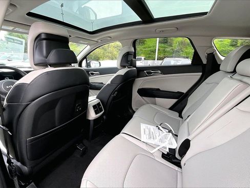 Certified 2025 Kia Sportage EX w/ Premium Package image 16