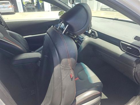 Used 2019 Hyundai Veloster Turbo FWD image 8