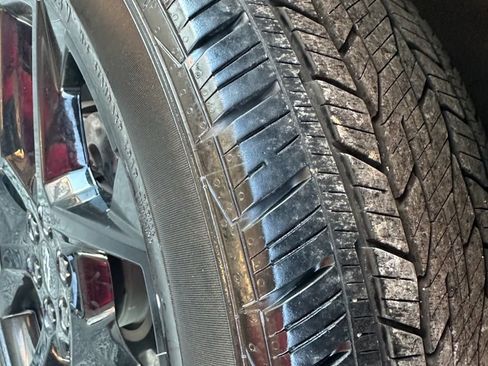 Used 2024 Chevrolet Traverse RS image 2