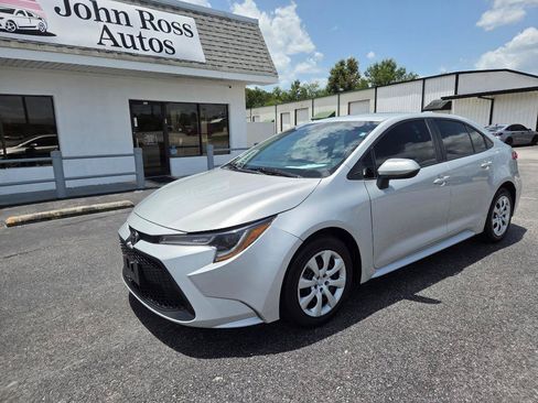 Used 2022 Toyota Corolla LE FWD image 2