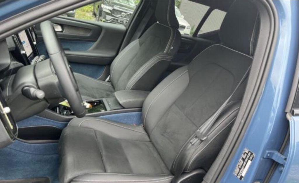 Used 2024 Volvo XC40 Recharge Plus w/ Protection Package Premier AWD/4WD image 2