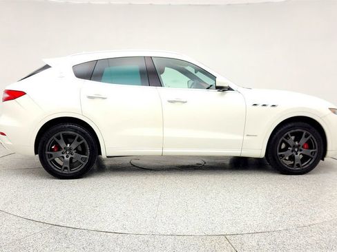 Used 2019 Maserati Levante GranLusso image 4
