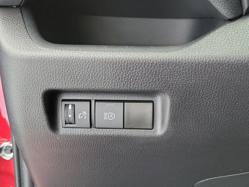 Used 2025 Toyota RAV4 LE AWD/4WD image 31