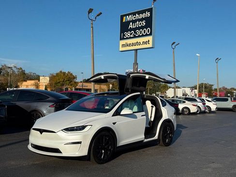 Used 2023 Tesla Model X image 1