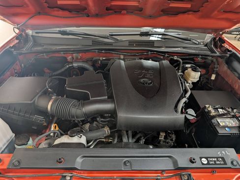 Used 2017 Toyota Tacoma TRD Sport AWD/4WD image 22