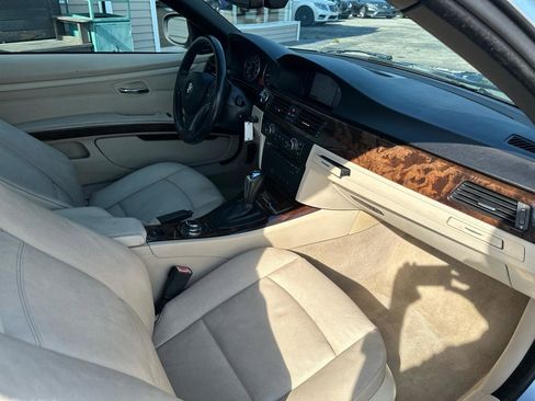 Used 2013 BMW 335i Convertible w/ Premium Pkg RWD image 26