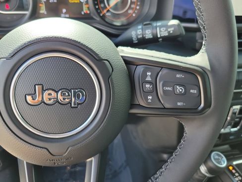 Used 2025 Jeep Wrangler Unlimited Sport AWD/4WD image 16