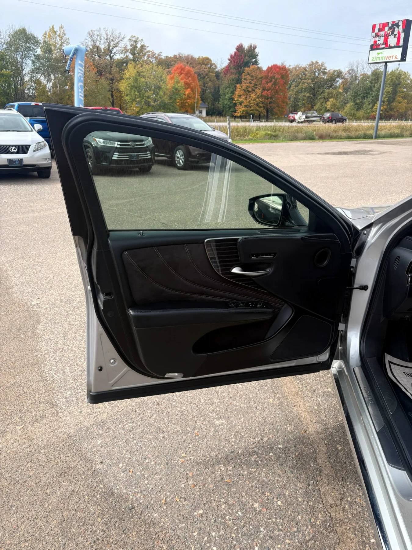 Used 2018 Lexus LS 500h AWD w/ Accessory Package (Z1) image 11