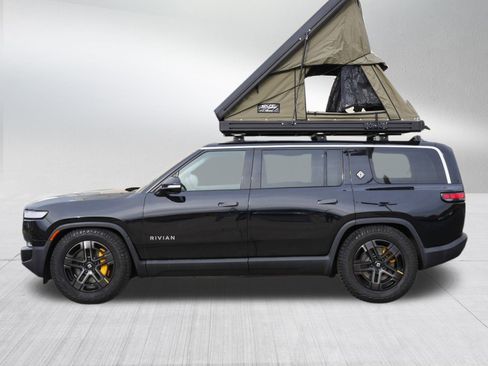 Used 2023 Rivian R1S Launch Edition image 3