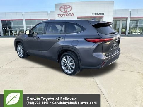 Used 2023 Toyota Highlander Limited image 3
