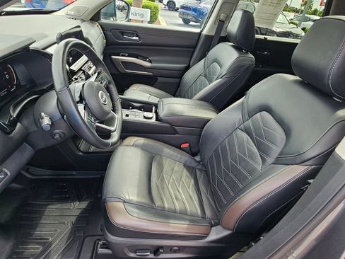 Certified 2023 Nissan Pathfinder Platinum w/ Cargo Package AWD/4WD image 19