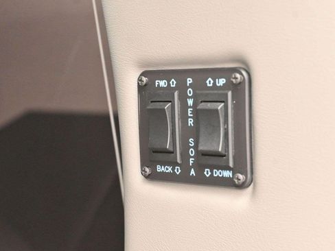Used 2017 GMC Savana 2500 RWD image 11