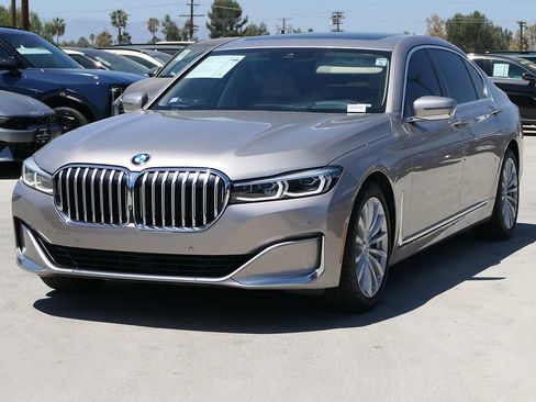 Used 2020 BMW 740i w/ Premium Package RWD image 7