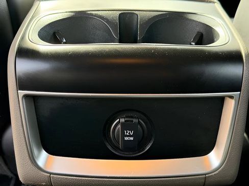 Used 2025 Kia Carnival image 33