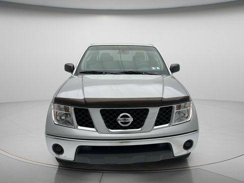 Used 2007 Nissan Frontier SE w/ SE Value Truck Pkg AWD/4WD image 2
