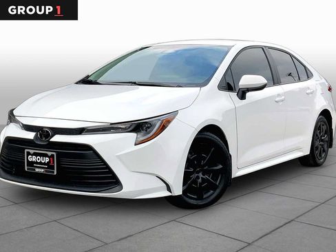 Used 2025 Toyota Corolla LE FWD image 1