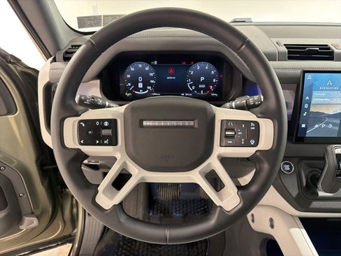 Used 2025 Land Rover Defender 110 S image 6