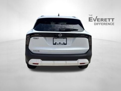Used 2026 Nissan Kicks SV FWD image 6