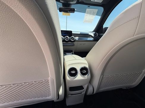 Used 2023 Mercedes-Benz GLB 250 image 22
