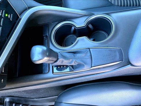 Used 2021 Toyota Camry SE image 15