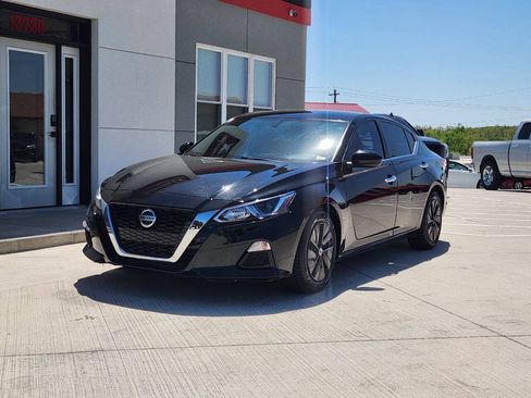 Used 2019 Nissan Altima 2.5 S FWD image 2