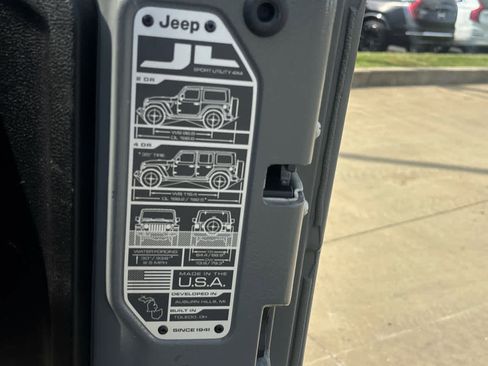 Used 2021 Jeep Wrangler Unlimited Sahara w/ Cold Weather Group AWD/4WD image 8