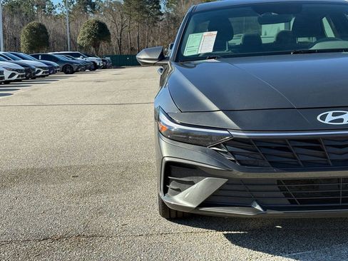 Used 2024 Hyundai Elantra Blue image 24