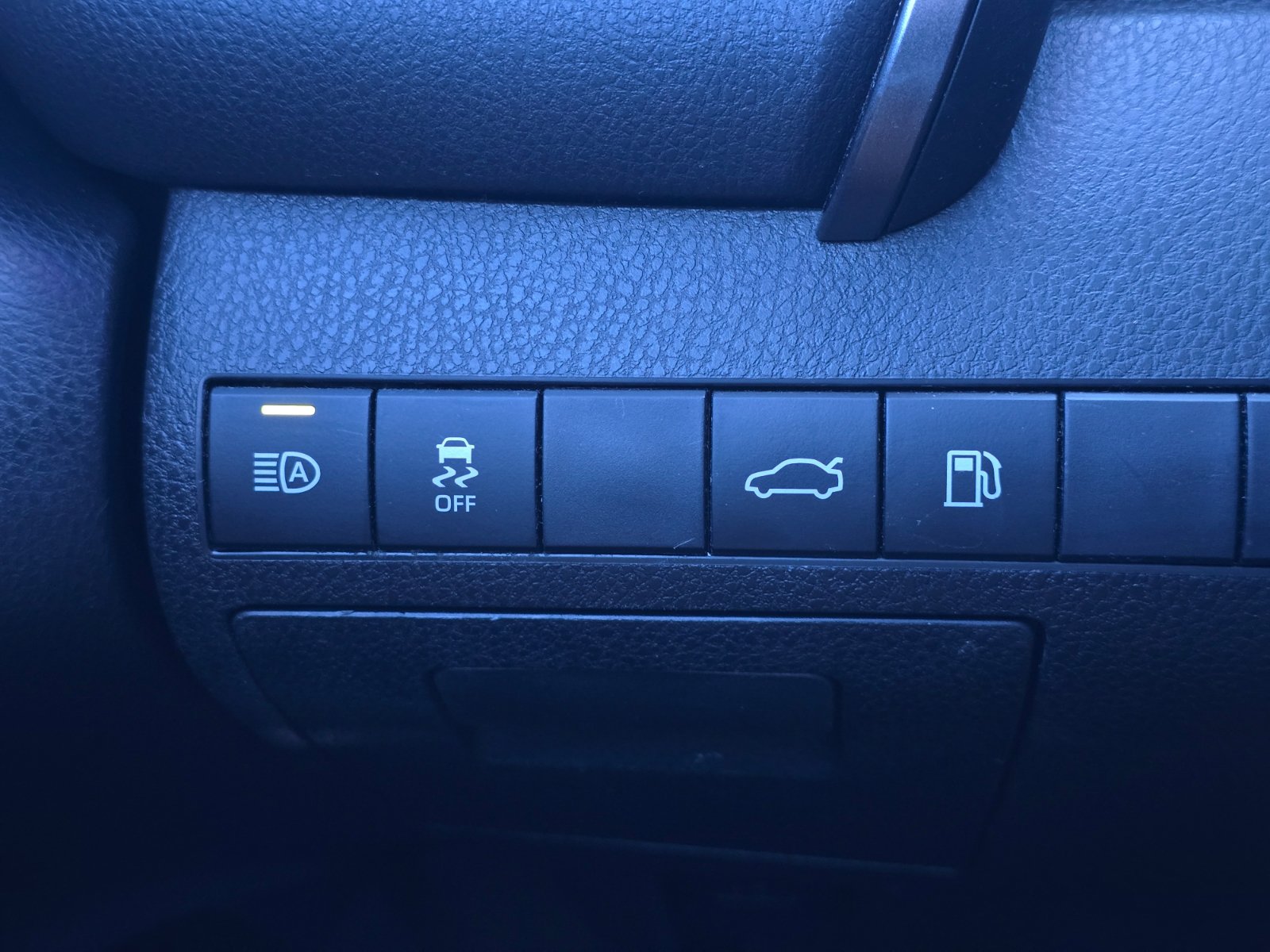 Used 2018 Toyota Camry XSE FWD image 22