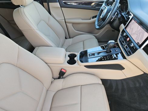 Certified 2026 Porsche Macan image 15