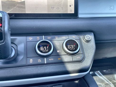 Certified 2023 Land Rover Defender 90 SE image 26